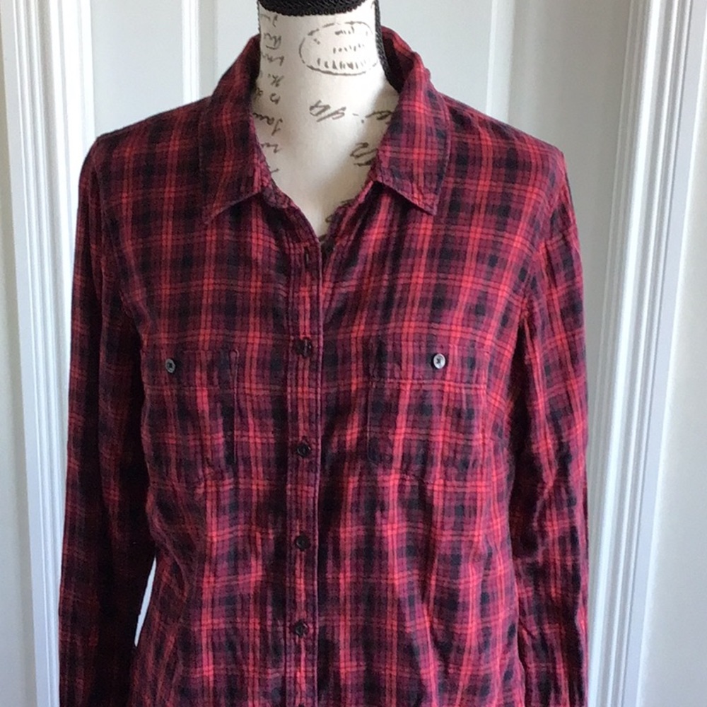 St John’s Bay red & black plaid long sleeve shirt with pockets Sz M